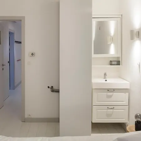 Modern & Functional Near *