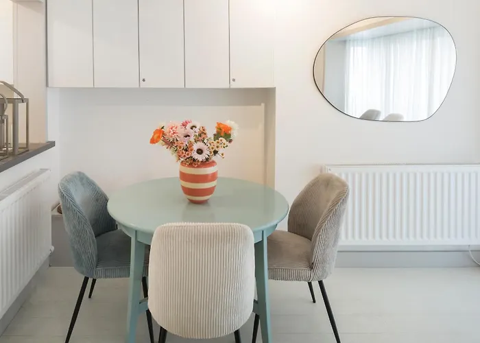 Modern & Functional Near Apartment *