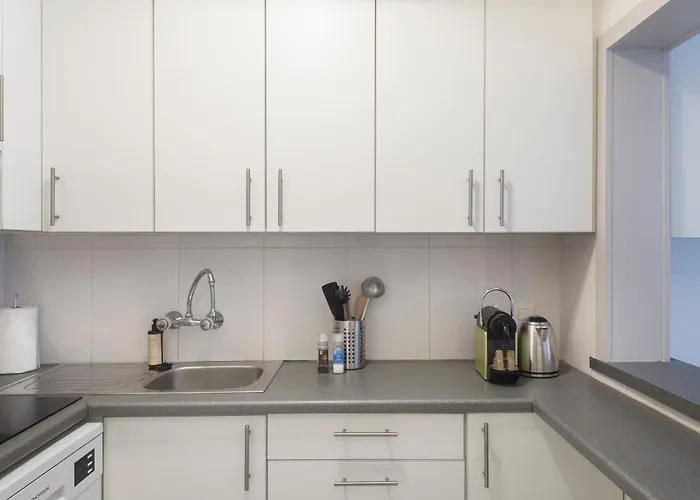 Modern & Functional Near Apartment *