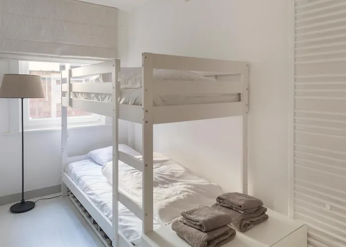 Modern & Functional Near Apartment