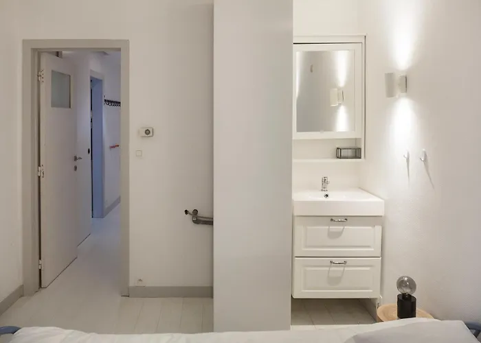 Modern & Functional Near *